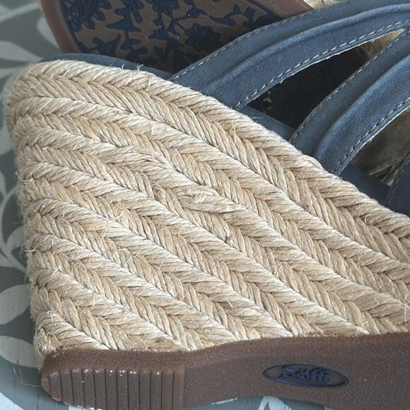 Sofft Blue Wedge Sandals - Picture 9 of 14